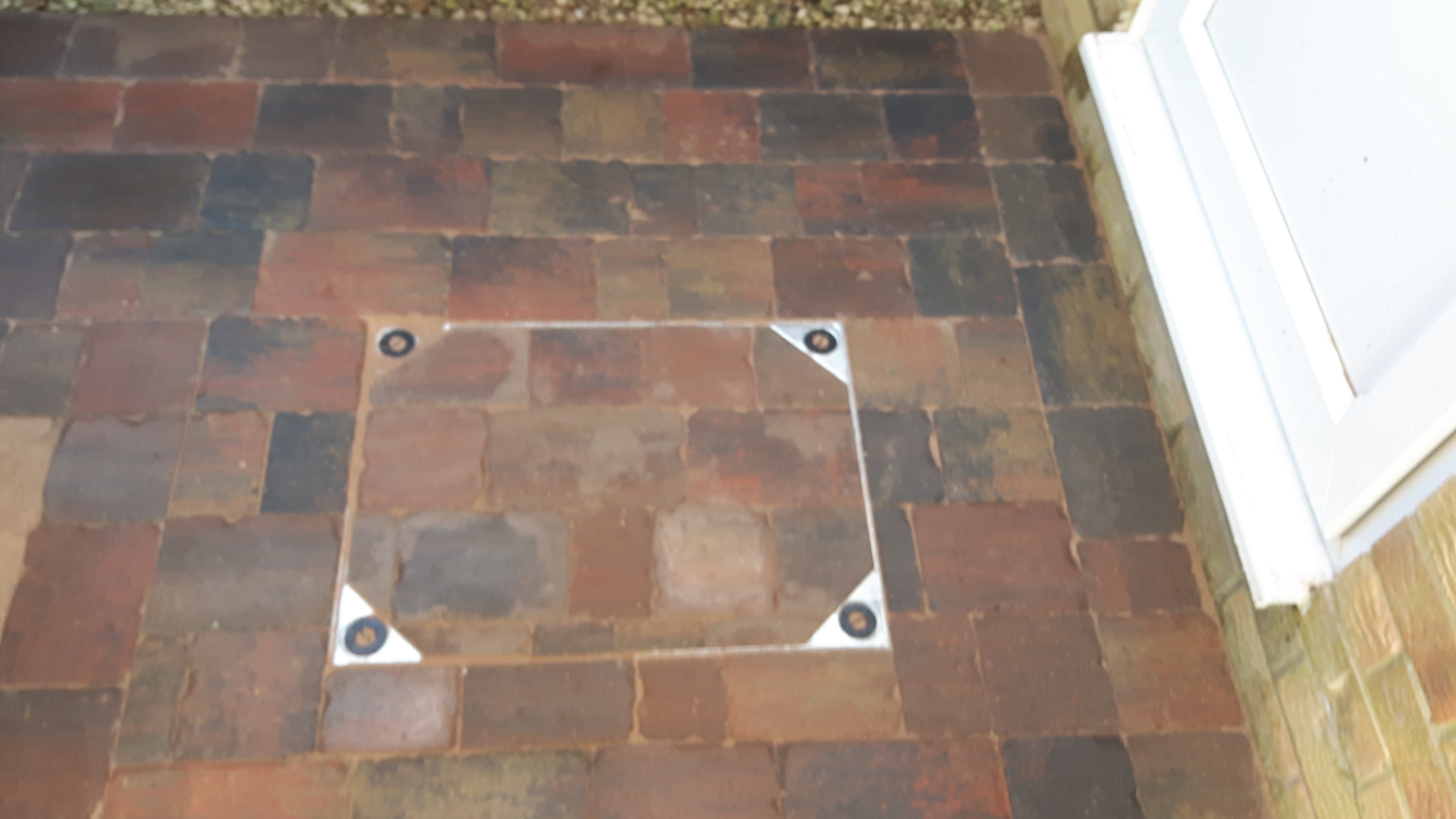 Recessed manhole covers