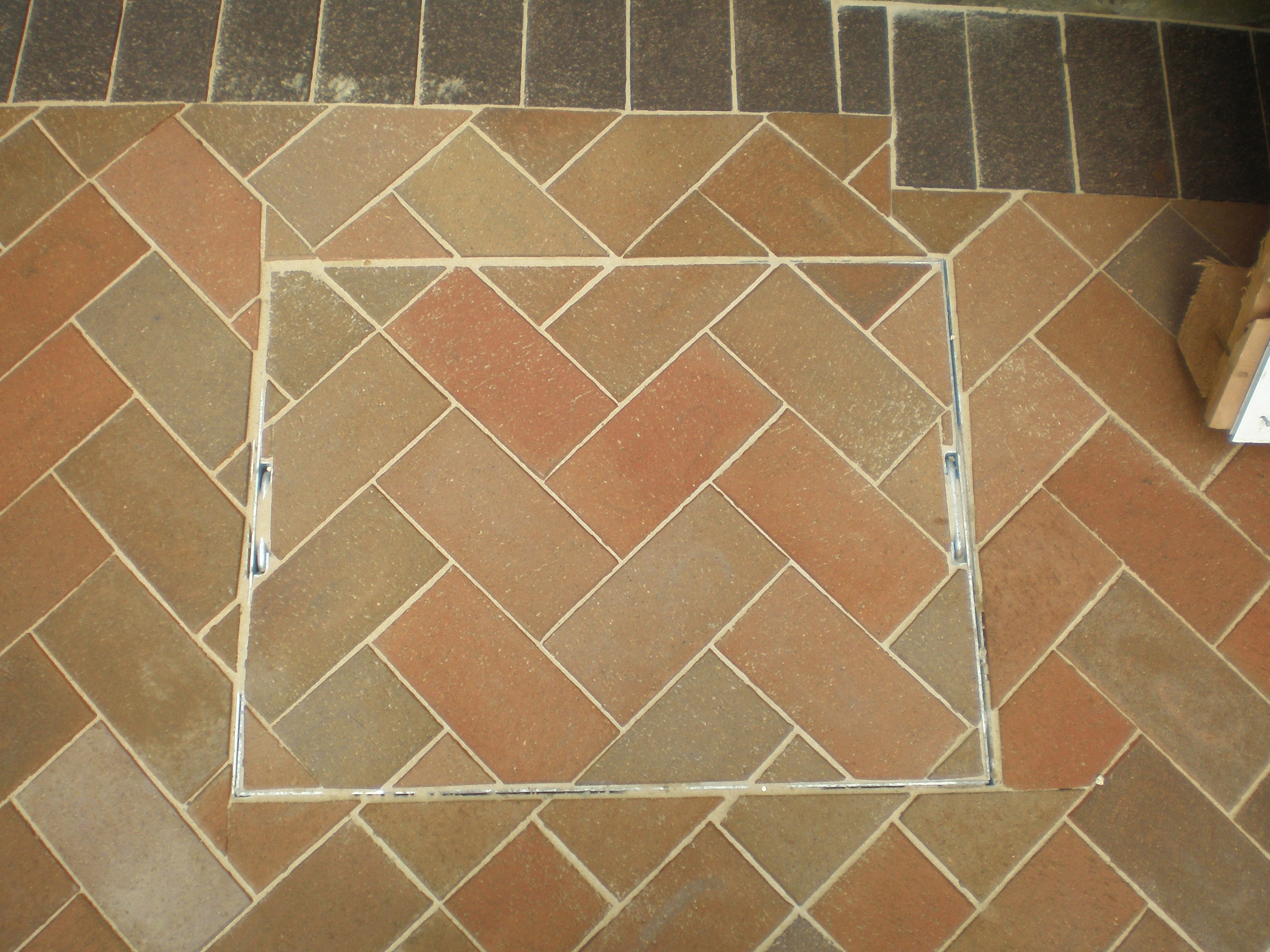 Recessed manhole covers