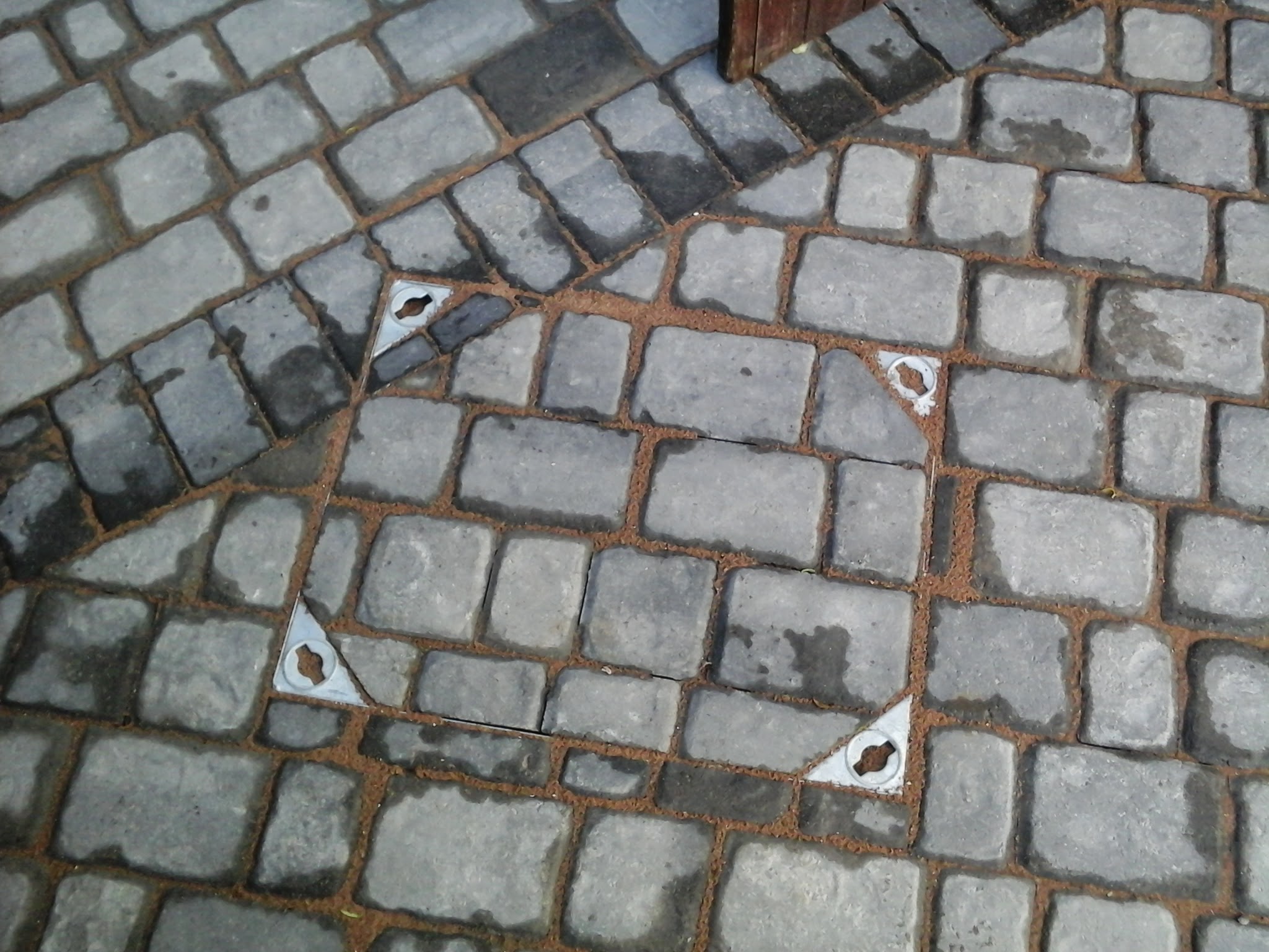 Recessed manhole covers