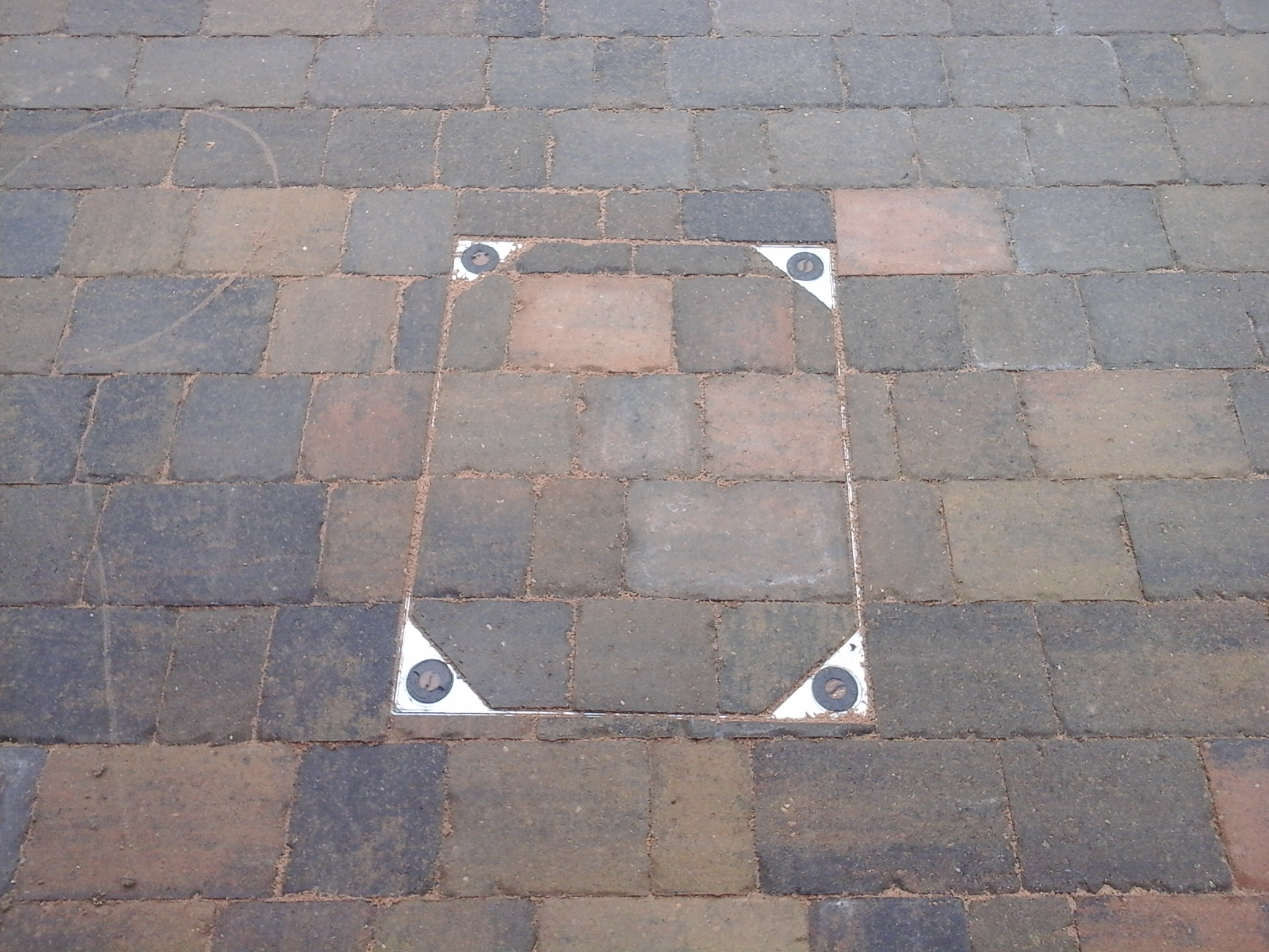 Recessed manhole covers